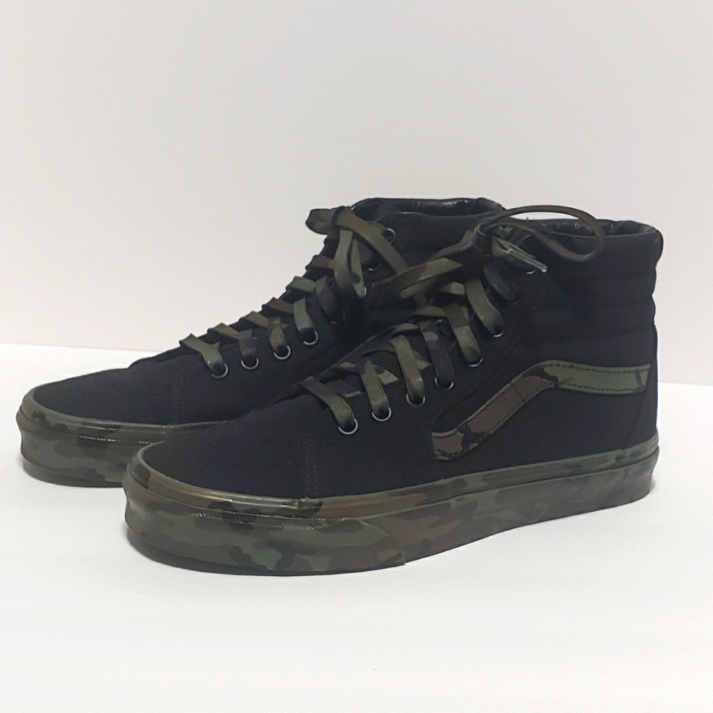 Vans Camo high tops Sz 8 like new